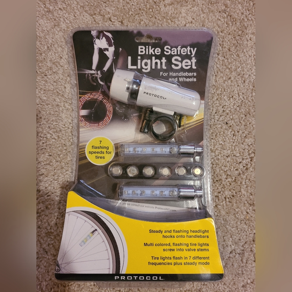 Bike Bicycle Safety Light Set New in Package w/batteries